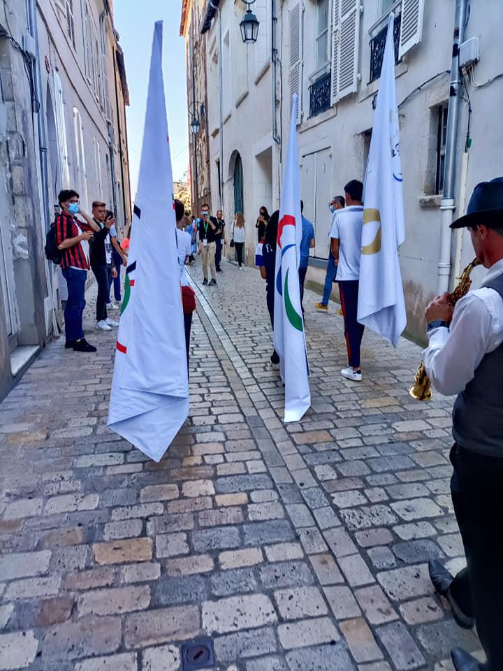 Vendredi 24 septembre 2021, le groupe ONLY NEW JAZZ BAND était en formule Trio au &#34;Festival de Loire&#34; à Orléans (10ème édition) ! Nos 3 musiciens ont déambulé dans le centre ville (Place Châtelet, Place Étape et Place de Gaulle) avant de terminer sur les quais pour accompagner les drapeaux des Jeux olympiques et paralympiques 2024 jusqu'à la cathédrale, en compagnie d'athlètes médaillés à Tokyo!