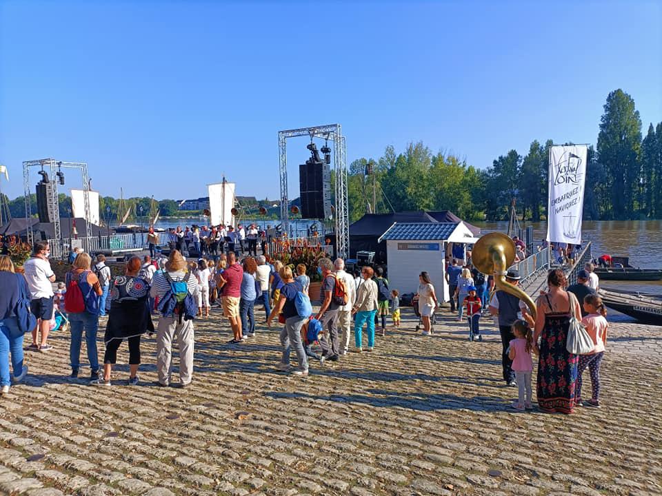 Vendredi 24 septembre 2021, le groupe ONLY NEW JAZZ BAND était en formule Trio au &#34;Festival de Loire&#34; à Orléans (10ème édition) ! Nos 3 musiciens ont déambulé dans le centre ville (Place Châtelet, Place Étape et Place de Gaulle) avant de terminer sur les quais pour accompagner les drapeaux des Jeux olympiques et paralympiques 2024 jusqu'à la cathédrale, en compagnie d'athlètes médaillés à Tokyo!