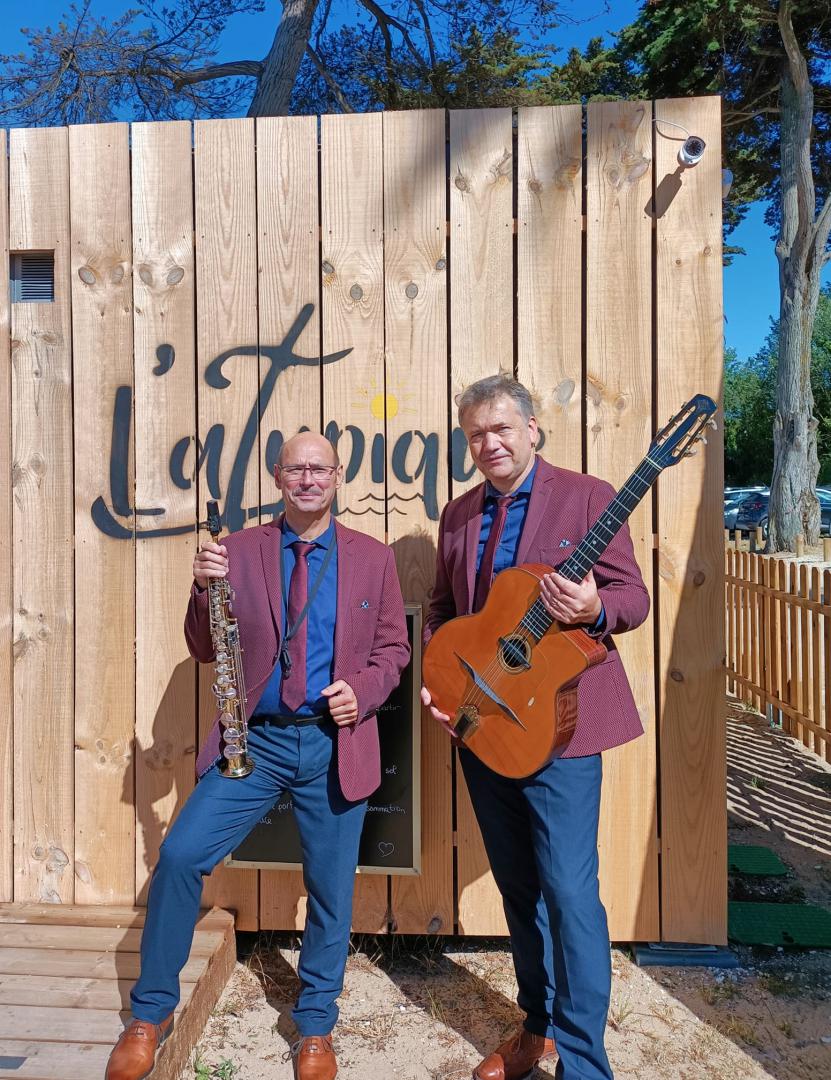 Jeudi 24 juin 2021, le groupe SAMOVAR SWING était en concert en formule duo à l'Atypique, La-Brée-les-Bains sur l'Ile d'Oléron (17) !