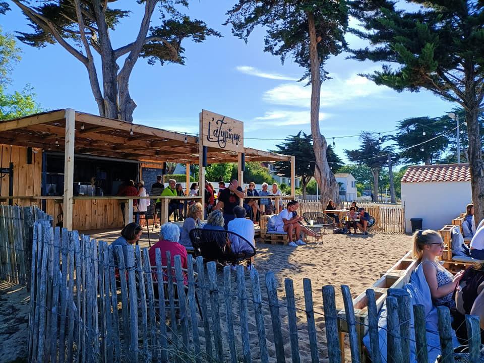 Jeudi 24 juin 2021, le groupe SAMOVAR SWING était en concert en formule duo à l'Atypique, La-Brée-les-Bains sur l'Ile d'Oléron (17) !