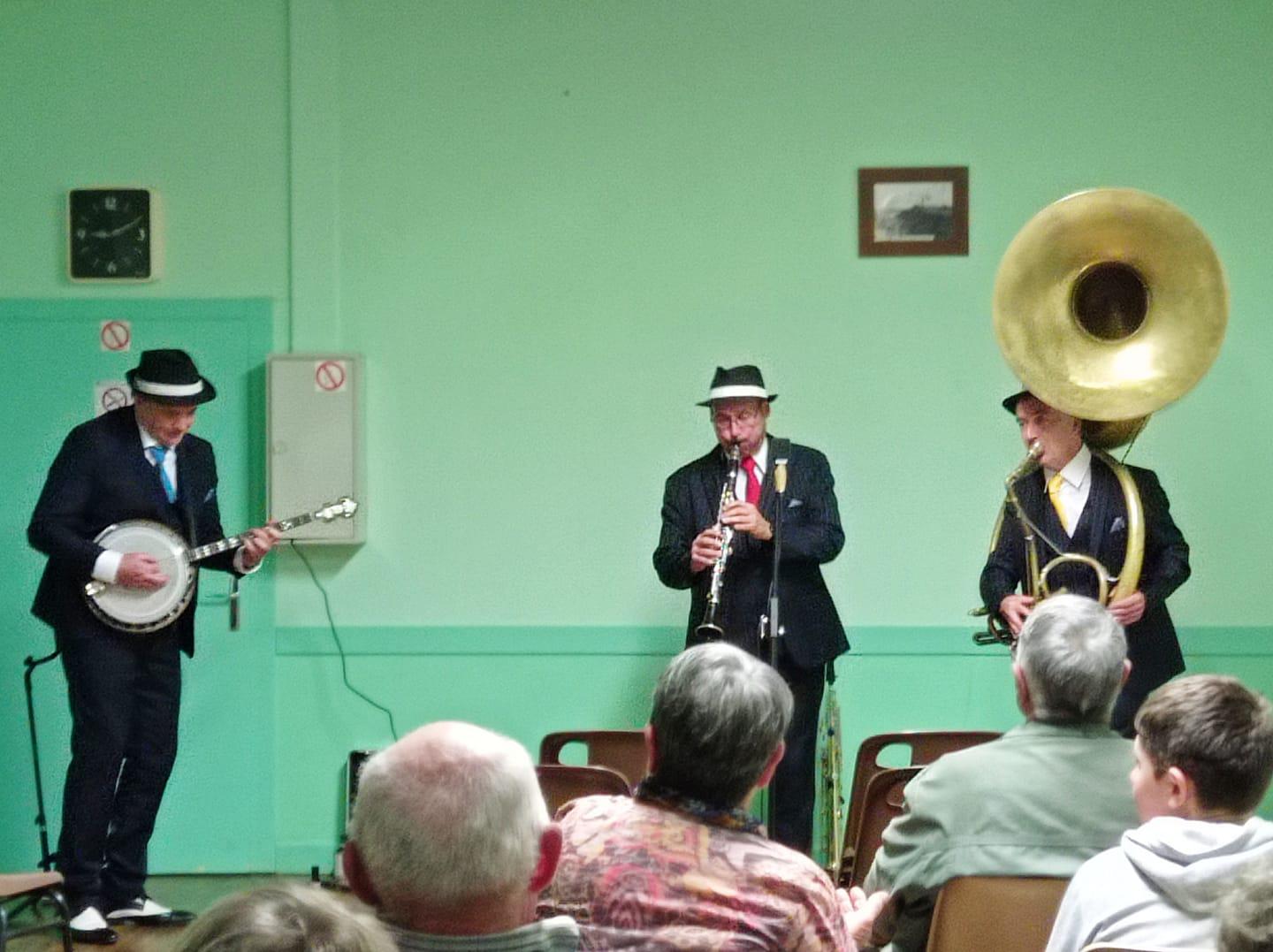 Samedi 16 octobre 2021, le groupe ONLY NEW JAZZ BAND était en concert à Messais (86) de 20h à 22h. Merci à Rachel Jouanny et toute son équipe !