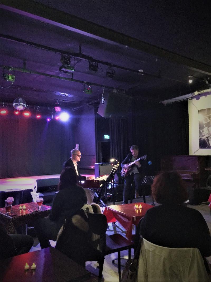 Mercredi 08 décembre 2021, le groupe GROOVY JAZZ DUO était en concert au Point CaRré à Angoulême  !