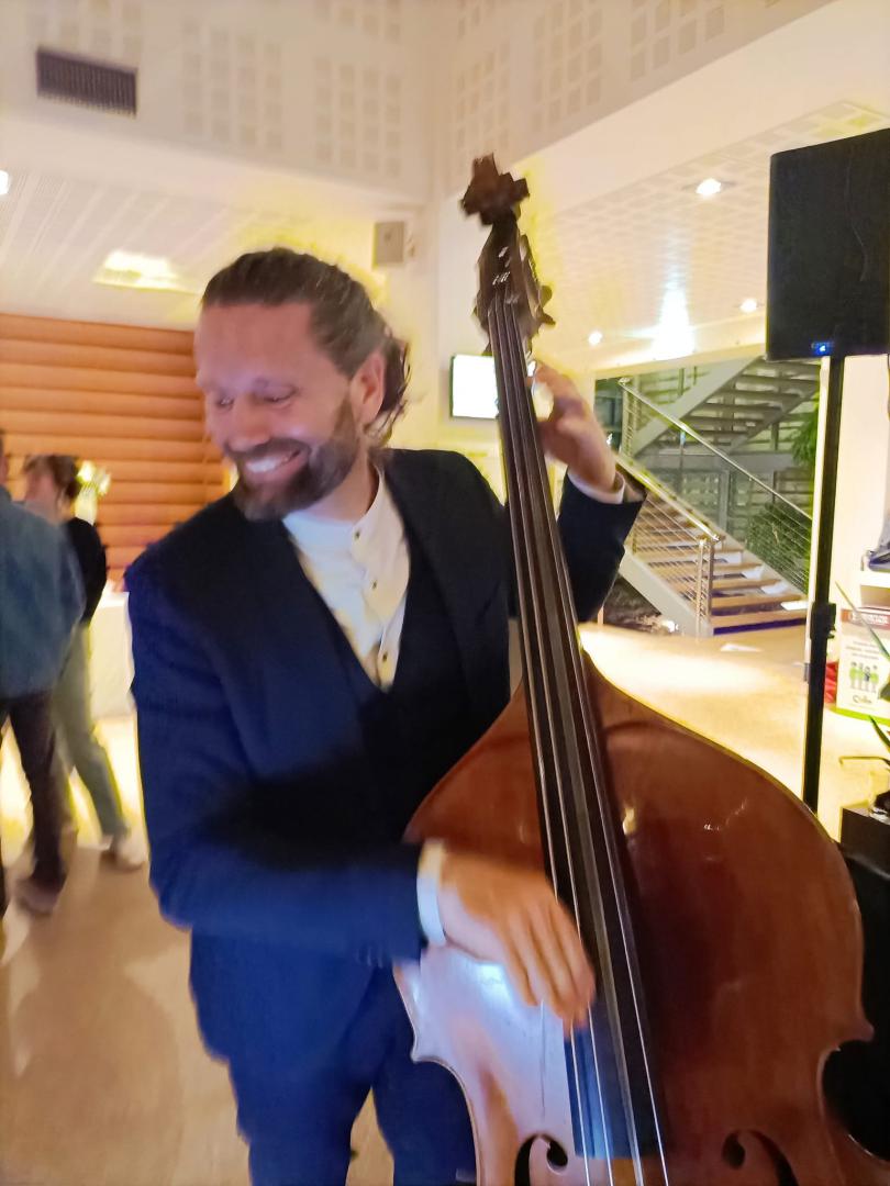 Mardi 22 mars 2022, le groupe DJANGO JAZZ TRIO étaitt à l'espace Encan, La Rochelle (17), pour animer la soirée de l'Office Français pour la biodiversité !