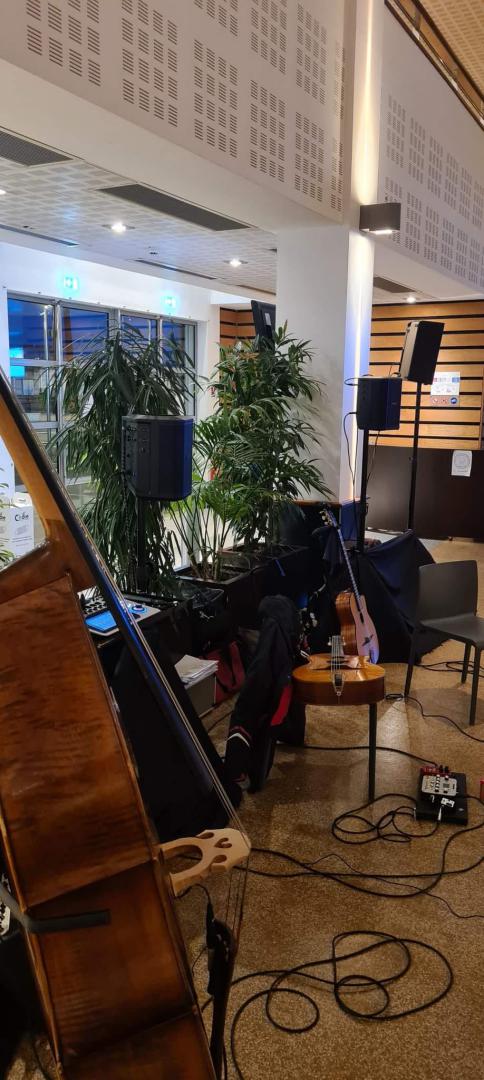 Mardi 22 mars 2022, le groupe DJANGO JAZZ TRIO étaitt à l'espace Encan, La Rochelle (17), pour animer la soirée de l'Office Français pour la biodiversité !