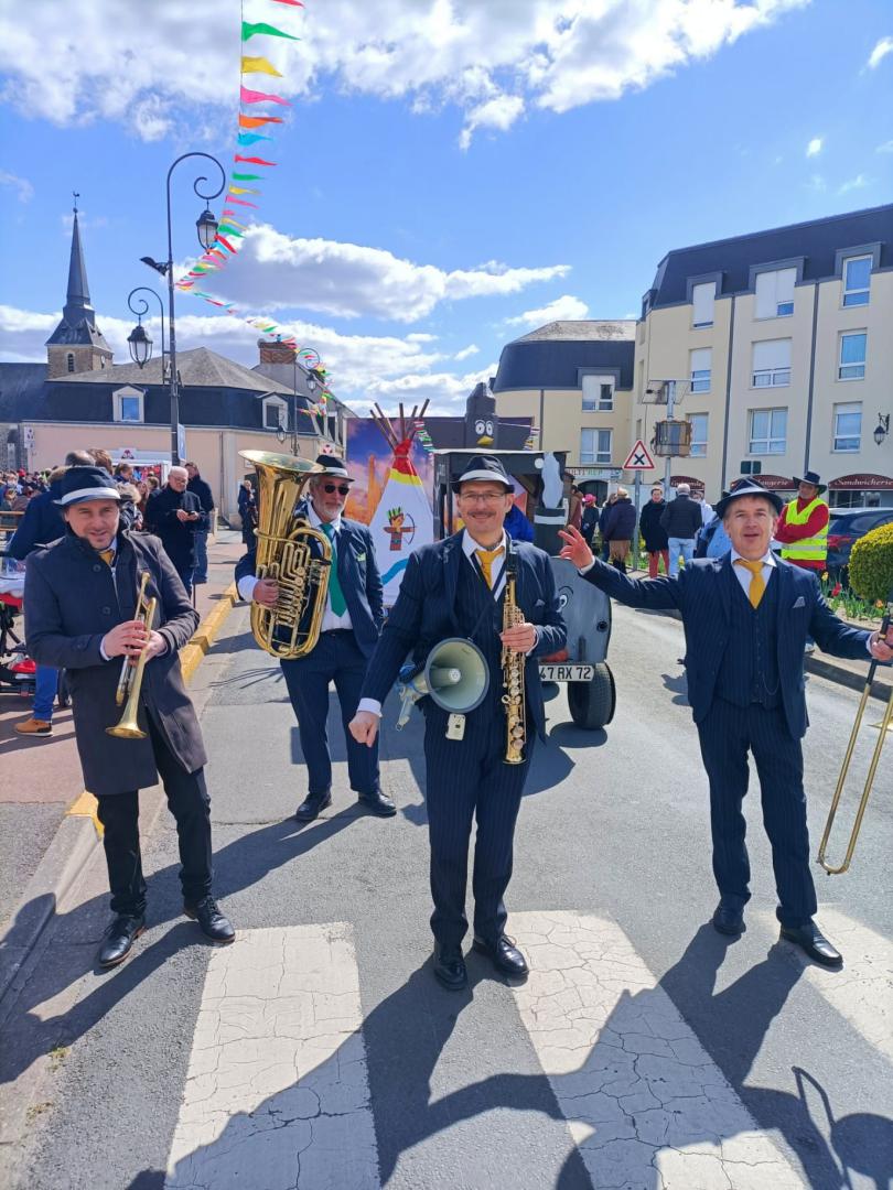 Dimanche 03 avril 2022, le groupe ONLY NEW JAZZ BAND était en formule 5tet pour animer le Carnaval de Ruaudin (72) !