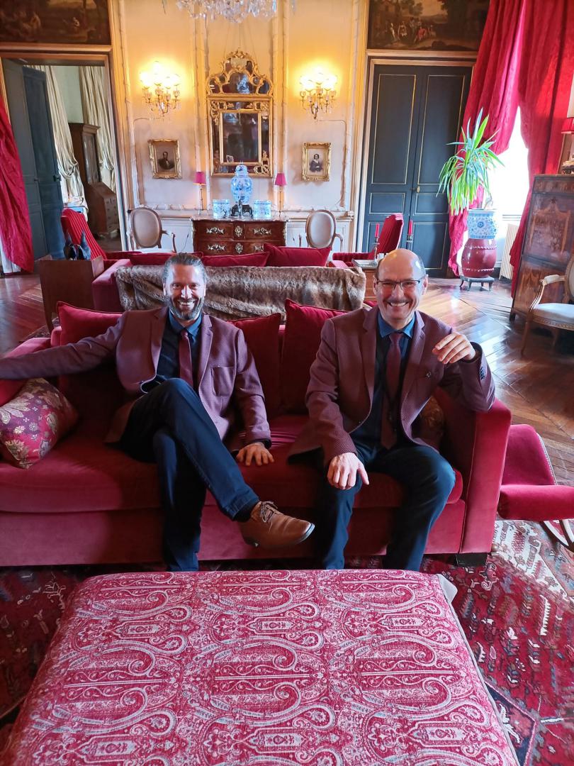 Samedi 09 avril 2022, le groupe SAMOVAR SWING TRIO était au Château de Briottières à Champigné (49), pour animer le cocktail de mariage d’Hélène et Zijie !