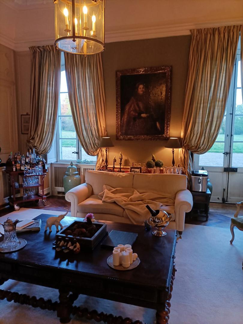 Samedi 09 avril 2022, le groupe SAMOVAR SWING TRIO était au Château de Briottières à Champigné (49), pour animer le cocktail de mariage d’Hélène et Zijie !