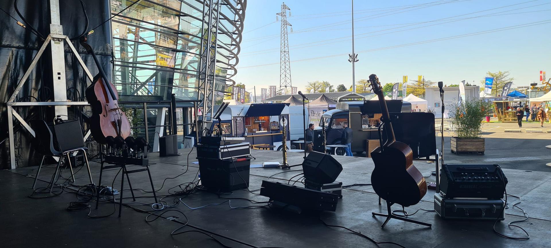 Jeudi 21 avril 2022, le groupe SAMOVAR SWING TRIO était au Parc des Expositions à Angers de 11h45 à 14h30, dans le cadre de la Foire d'Angers 2022 !