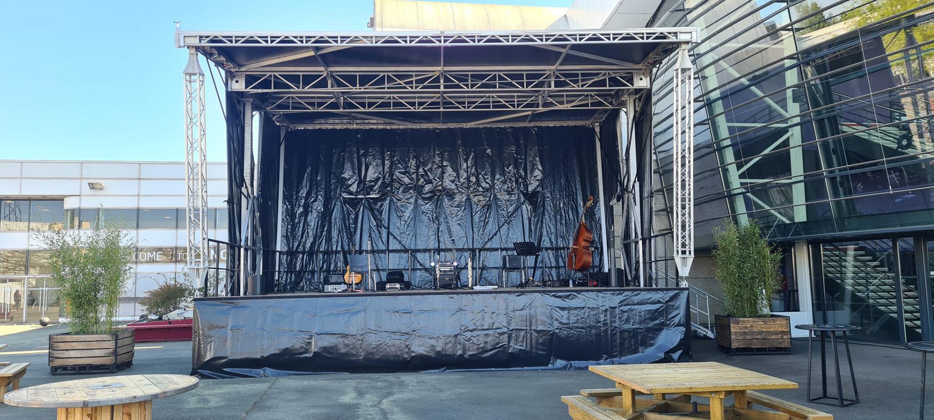 Jeudi 21 avril 2022, le groupe SAMOVAR SWING TRIO était au Parc des Expositions à Angers de 11h45 à 14h30, dans le cadre de la Foire d'Angers 2022 !