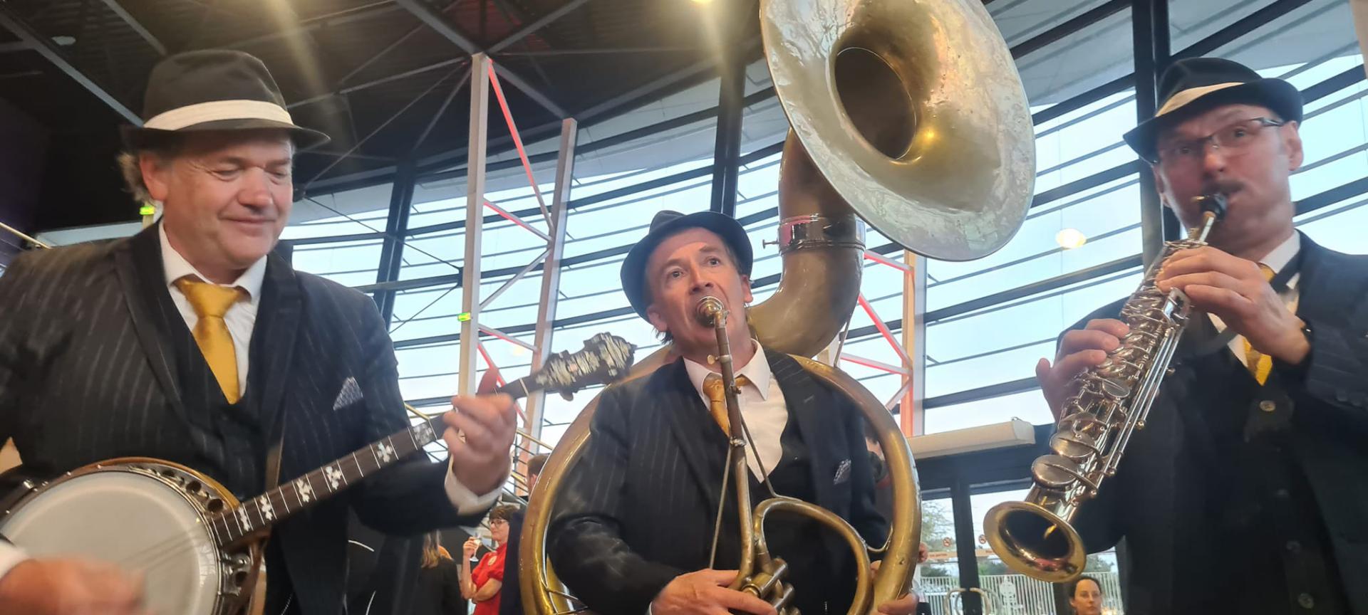 Jeudi 21 avril 2022, le groupe ONLY NEW JAZZ BAND était au Parc des Expositions à Angers de 16h à 19h, dans le cadre de la Foire d'Angers 2022 (+ animation de la &#34;soirée exposants&#34; à partir de 20h30) !