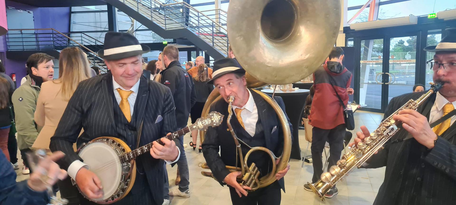 Jeudi 21 avril 2022, le groupe ONLY NEW JAZZ BAND était au Parc des Expositions à Angers de 16h à 19h, dans le cadre de la Foire d'Angers 2022 (+ animation de la &#34;soirée exposants&#34; à partir de 20h30) !