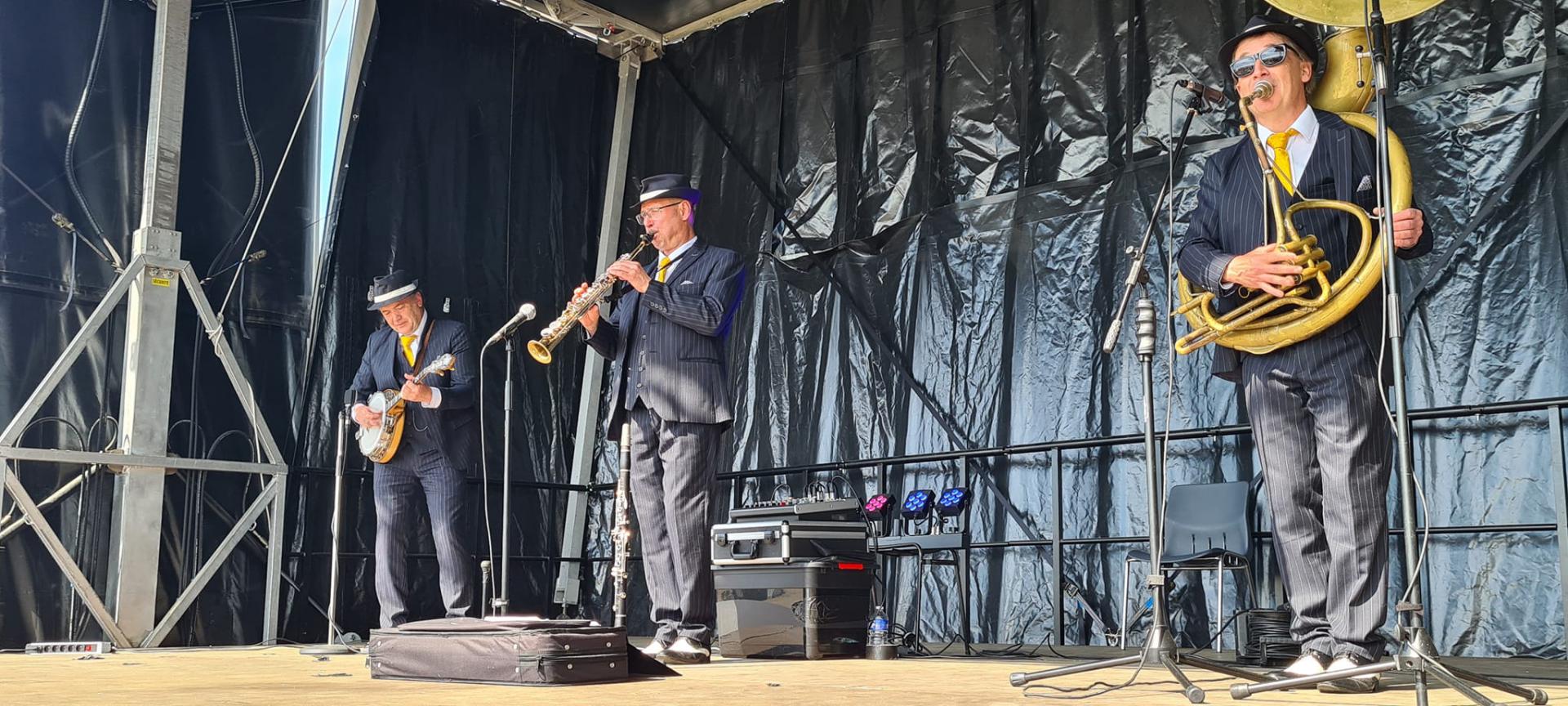 Vendredi 22 avril 2022, le groupe ONLY NEW JAZZ BAND était en formule Trio au Parc des Expositions à Angers de 16h à 19h, dans le cadre de la Foire d'Angers 2022 !