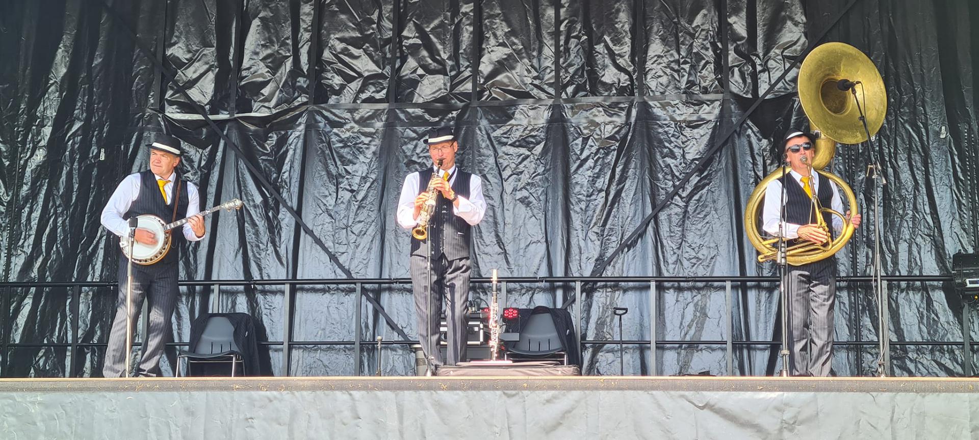 Vendredi 22 avril 2022, le groupe ONLY NEW JAZZ BAND était en formule Trio au Parc des Expositions à Angers de 16h à 19h, dans le cadre de la Foire d'Angers 2022 !