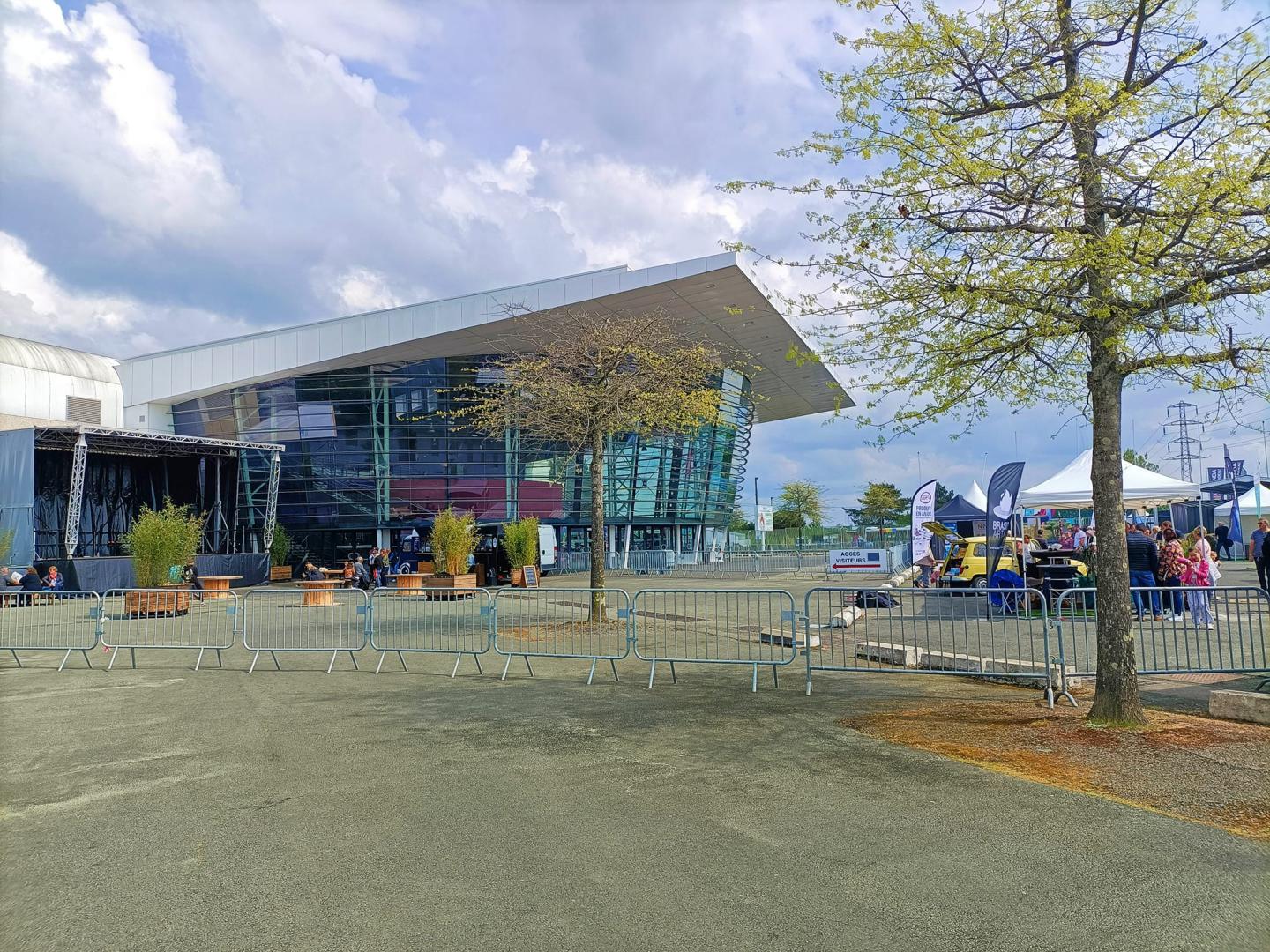 Samedi 23 avril 2022, le groupe SAMOVAR SWING TRIO était au Parc des Expositions à Angers de 11h45 à 14h30, dans le cadre de la Foire d'Angers 2022 !