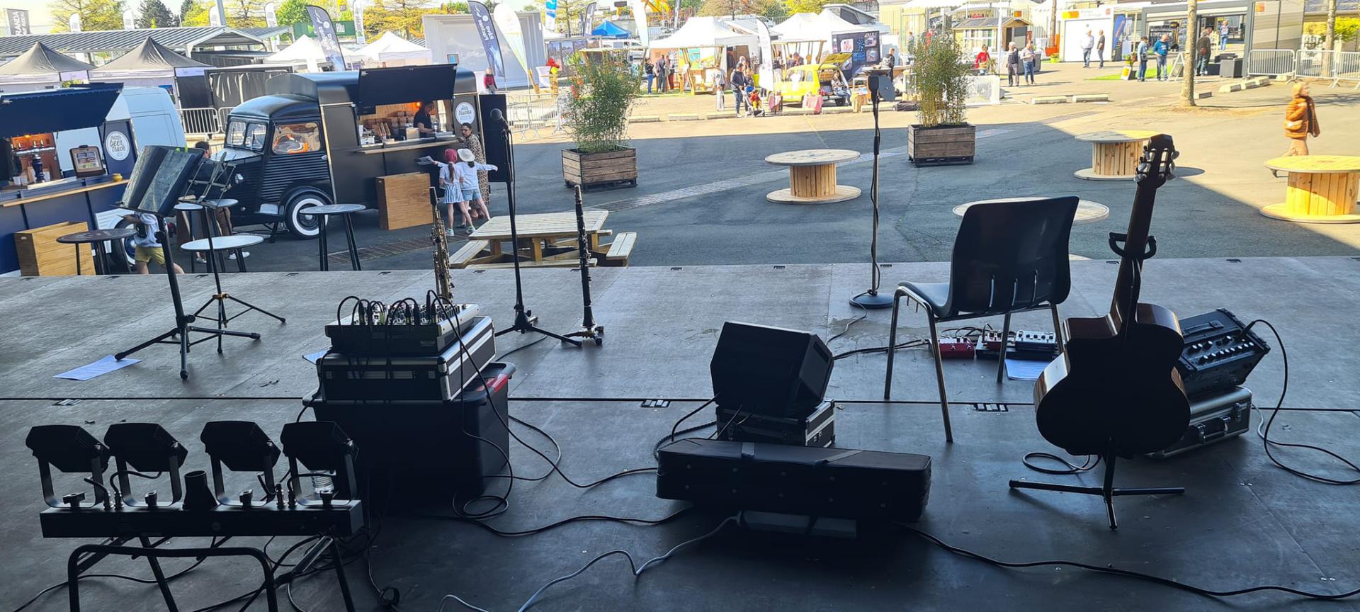 Dimanche 24 avril 2022, le groupe SAMOVAR SWING TRIO était au Parc des Expositions à Angers de 11h45 à 14h30, dans le cadre de la Foire d'Angers 2022 !