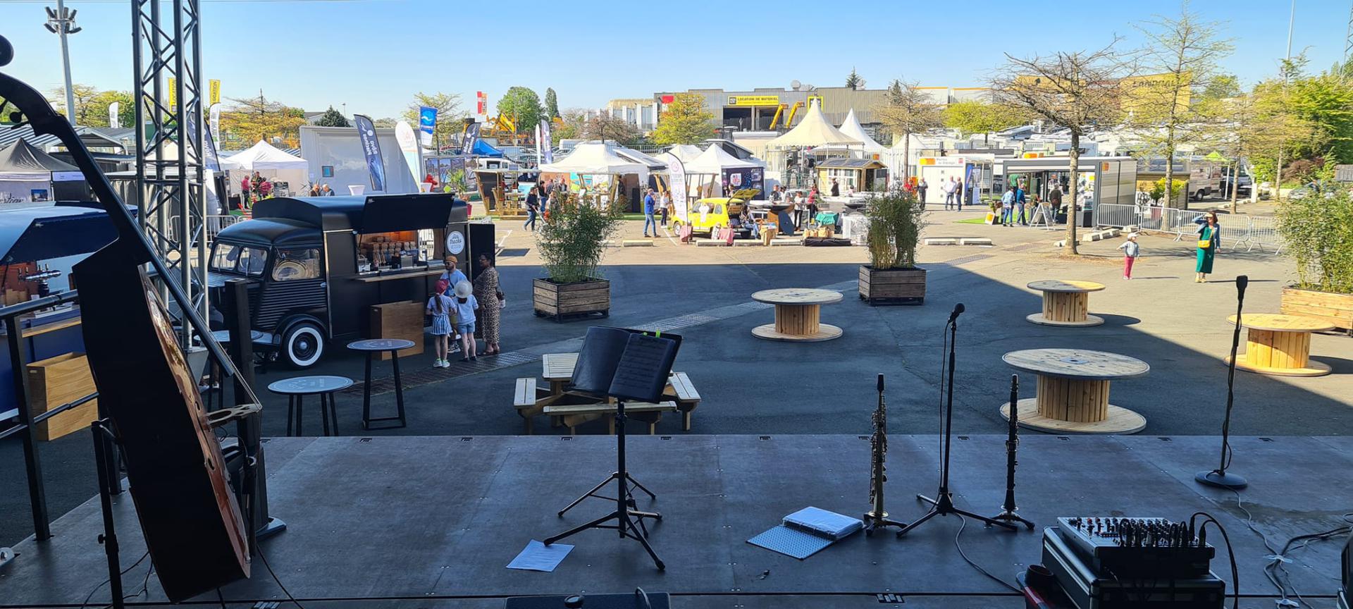 Dimanche 24 avril 2022, le groupe SAMOVAR SWING TRIO était au Parc des Expositions à Angers de 11h45 à 14h30, dans le cadre de la Foire d'Angers 2022 !