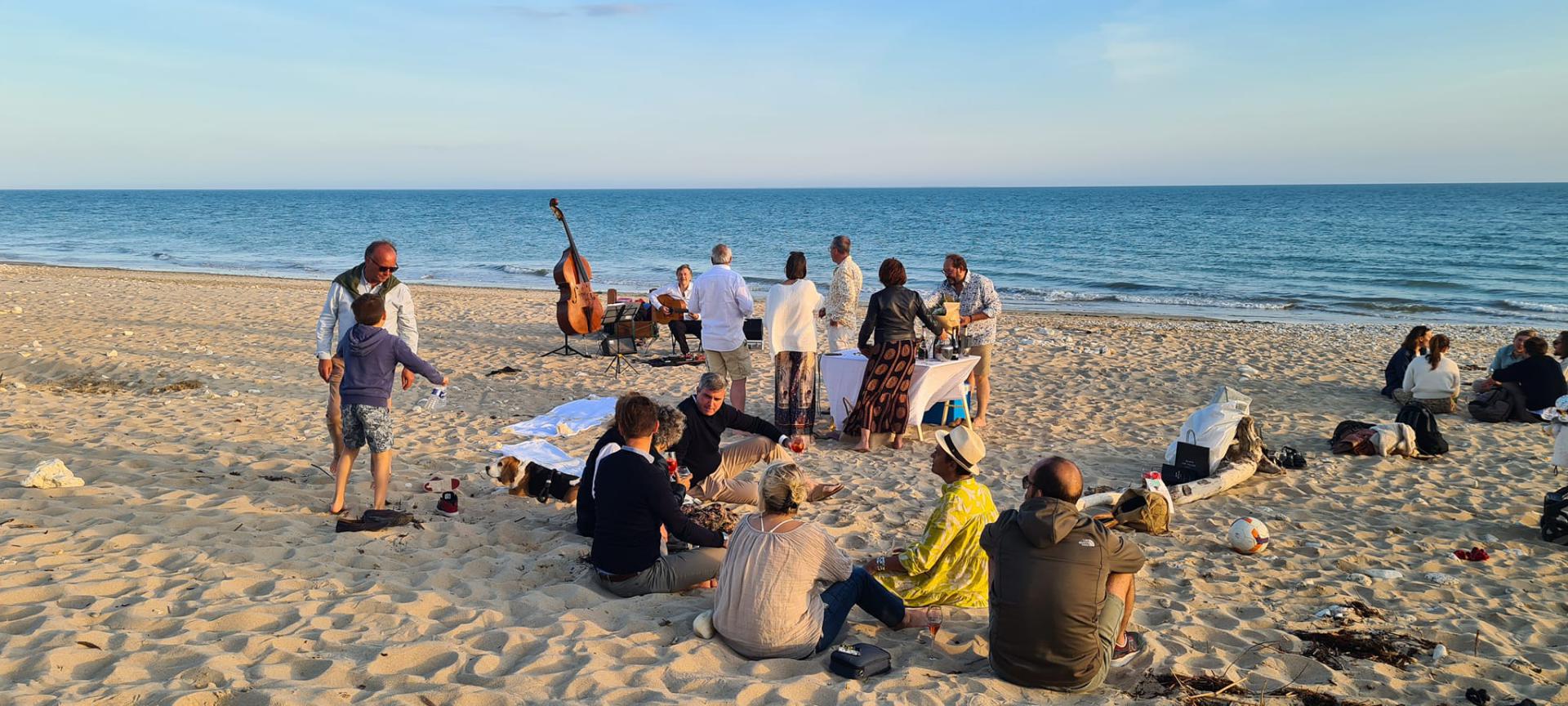 Vendredi 06 mai 2022, 1ère du nouveau groupe TEA TIME Duo dans un cadre idyllique ☀️!!! Les pieds dans l'eau au Bois-Plage-en-Ré (17), pour un anniversaire (55 ans) !