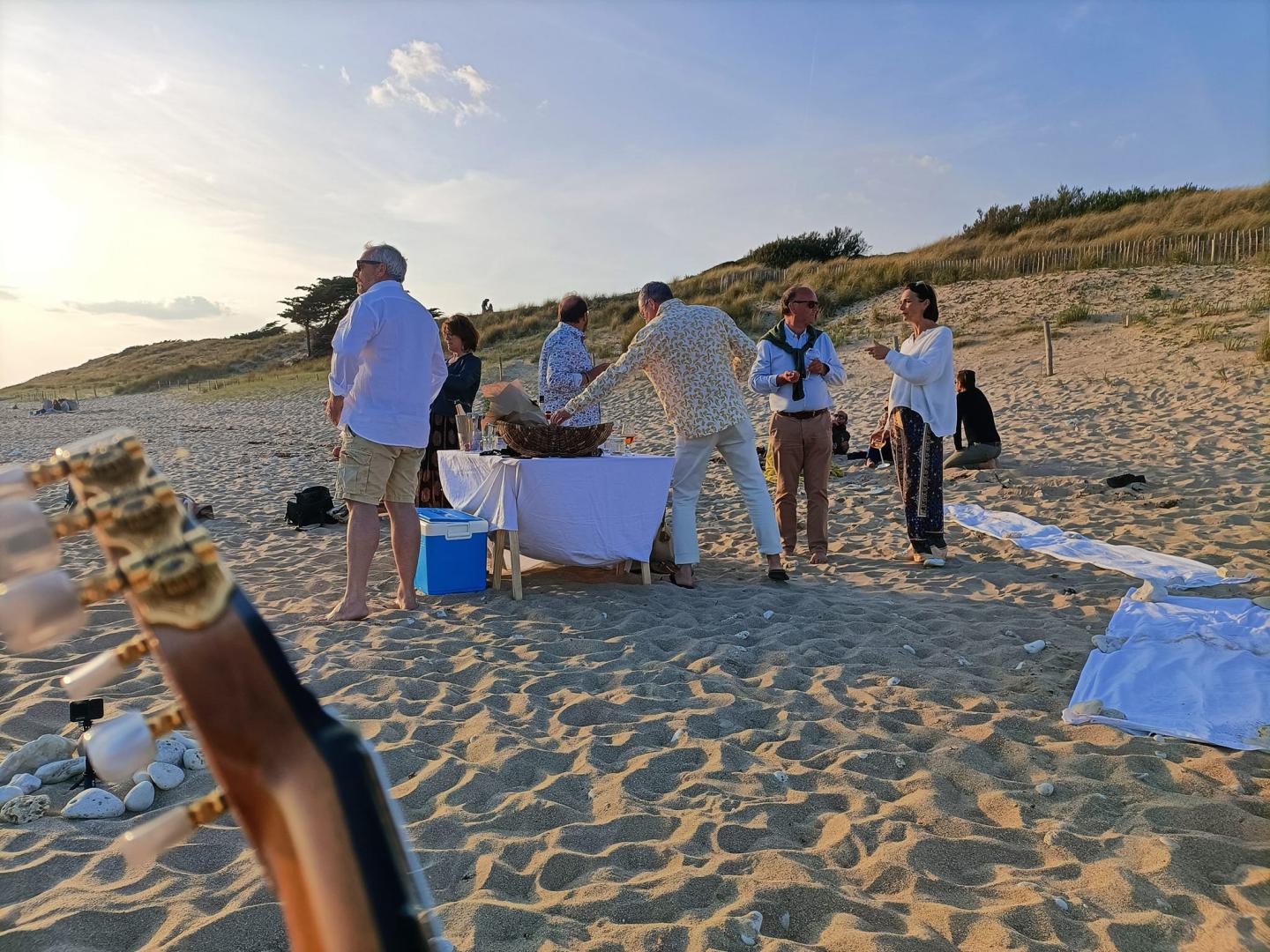 Vendredi 06 mai 2022, 1ère du nouveau groupe TEA TIME Duo dans un cadre idyllique ☀️!!! Les pieds dans l'eau au Bois-Plage-en-Ré (17), pour un anniversaire (55 ans) !