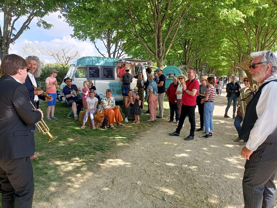 Samedi 07 mai 2022, le groupe ONLY NEW JAZZ BAND était en formule 4tet au FOODTRUCKS Festival 86 à Buxerolles, de 13h30 à 21h !