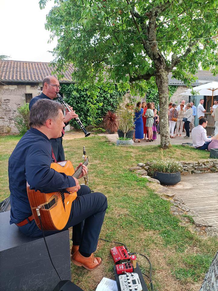 Samedi 14 mai 2022, le groupe SAMOVAR SWING DUO était au Domaine de Guermiton à Frossay (44), pour l'animation d'un mariage !