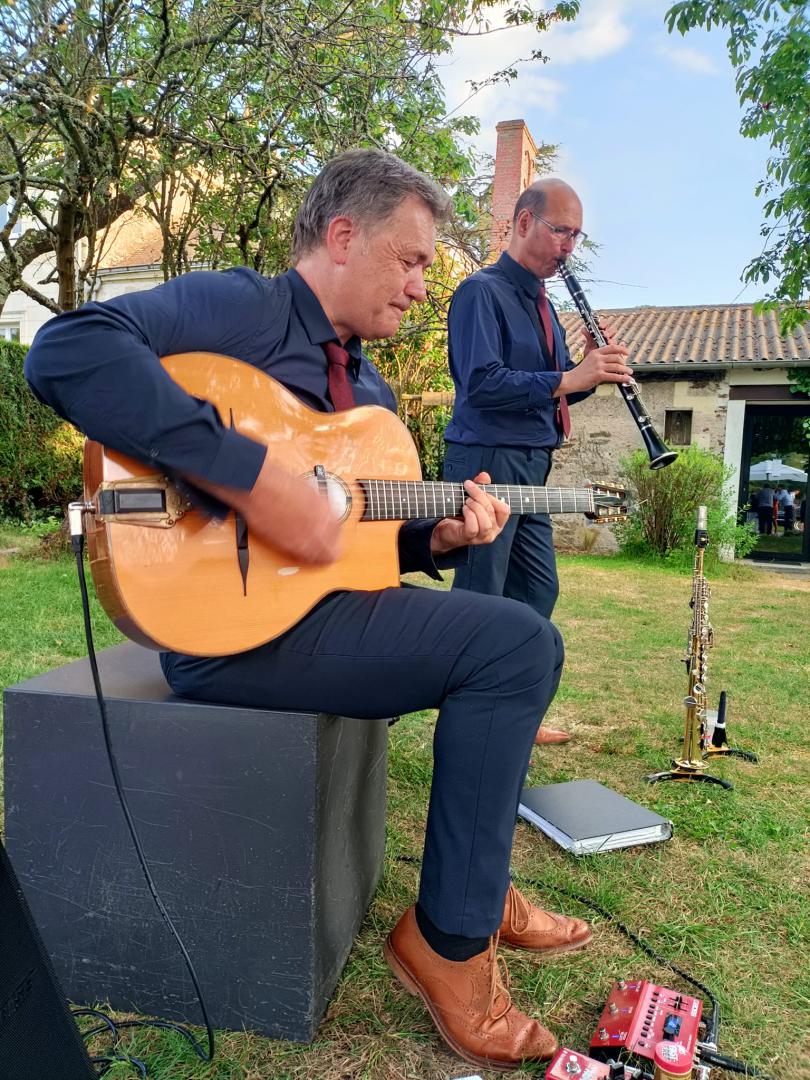 Samedi 14 mai 2022, le groupe SAMOVAR SWING DUO était au Domaine de Guermiton à Frossay (44), pour l'animation d'un mariage !