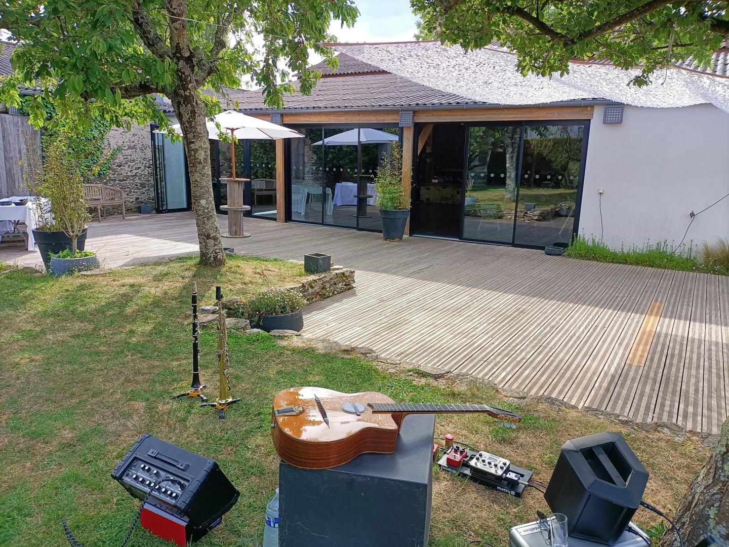 Samedi 14 mai 2022, le groupe SAMOVAR SWING DUO était au Domaine de Guermiton à Frossay (44), pour l'animation d'un mariage !