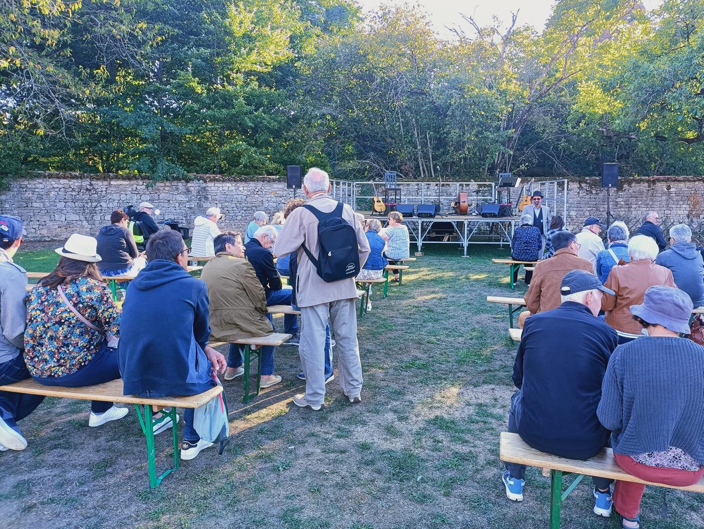 Dimanche 18 septembre 2022, le groupe GILI SWING 4tet était en concert sur le site abbatial de Nouaillé-Maupertuis (86), dans le cadre des journées du patrimoine !