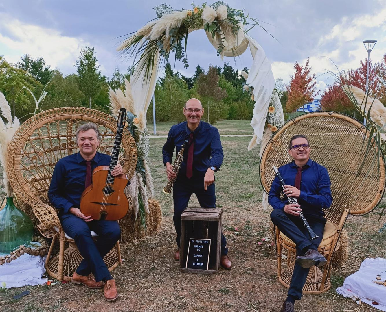 Samedi 24 septembre 2022, le groupe SAMOVAR SWING TRIO était à la salle Antonia à Chantonnay (85), pour l'animation du cocktail de mariage de Carole et Clément !