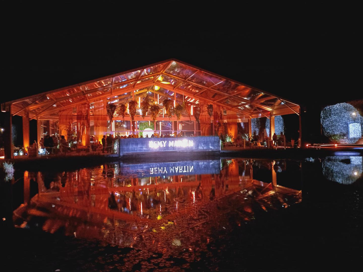 Jeudi 20 octobre 2022, le groupe ONLY NEW JAZZ BAND était en formule 4tet au site d'élaboration des Cognacs Rémy Martin à Merpins (16), pour la soirée &#34;Rencontres Fine Champagne&#34; !