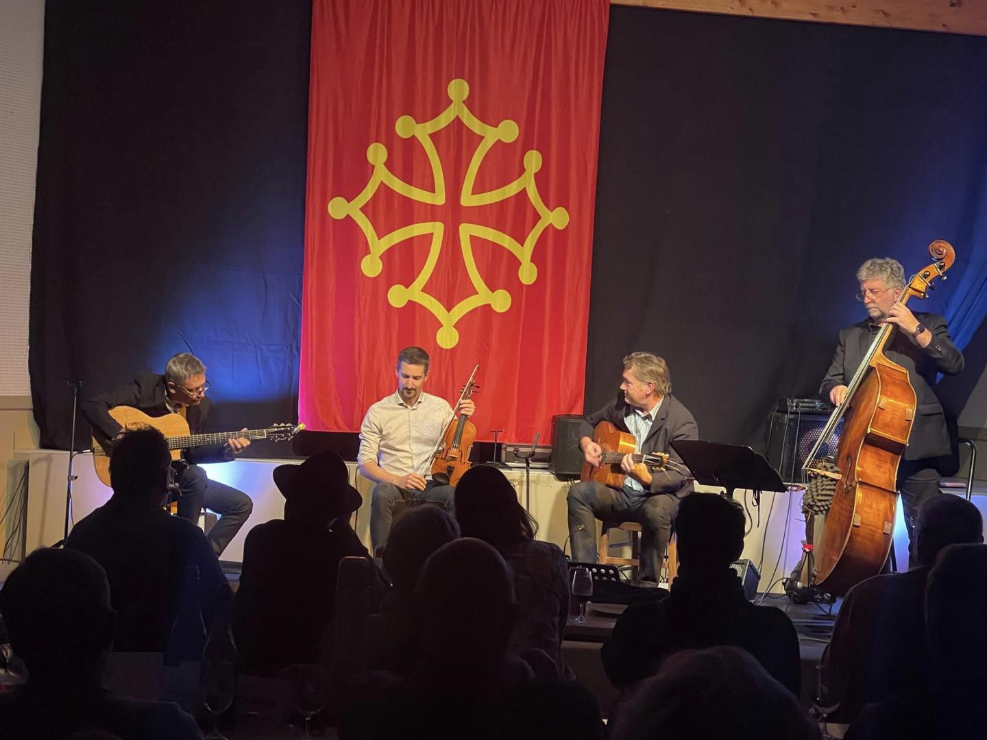 Vendredi 18 novembre 2022, le groupe SWING MANOUCHE PARTY était en concert à Charras (16). Un grand merci à Michel Nicolas et à l’association Terra D’Oc !