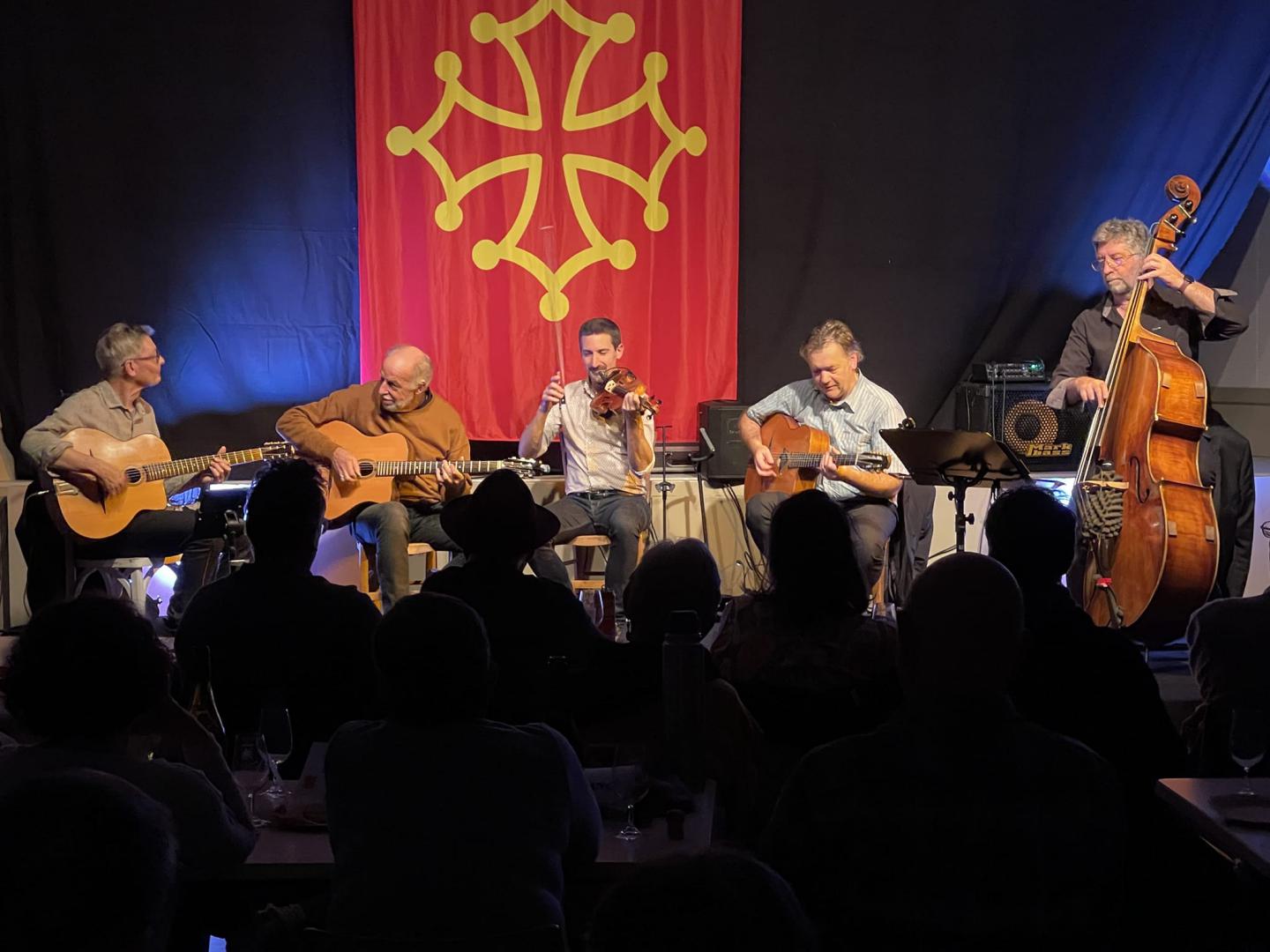 Vendredi 18 novembre 2022, le groupe SWING MANOUCHE PARTY était en concert à Charras (16). Un grand merci à Michel Nicolas et à l’association Terra D’Oc !