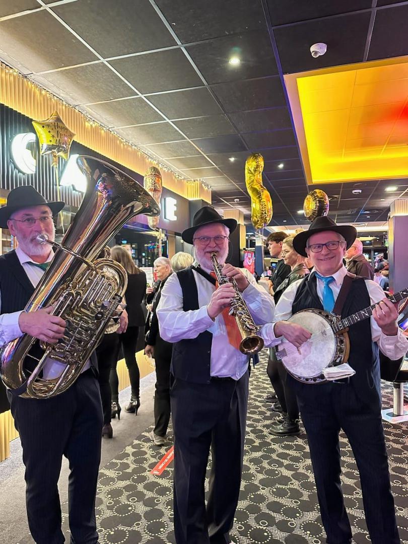 Jeudi 19 janvier 2023, la 2ème équipe du groupe ONLY NEW JAZZ BAND était en formule Trio au Casino Partouche de Pornichet (44), pour la soirée des voeux 2023 !