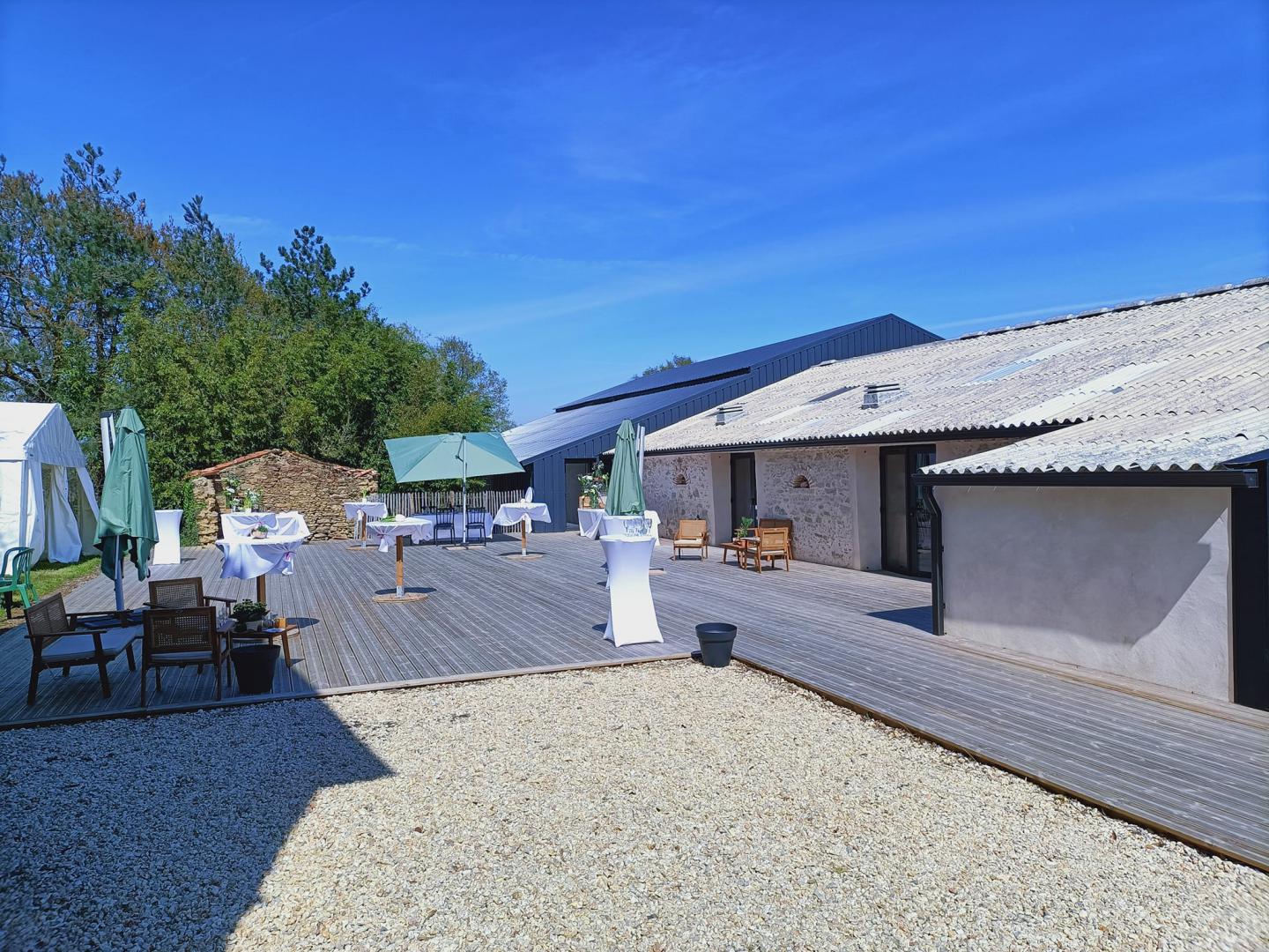 Samedi 08 avril 2023 ☀️, Jazz New Orleans au Domaine de la Bernerie à Froidfond (85), avec Alain Pasquier (Trompette, Sax Soprano &#38; Clarinette), Jean-Christophe Renvoyer (Banjo ) et Alain Esseau (Tuba) !