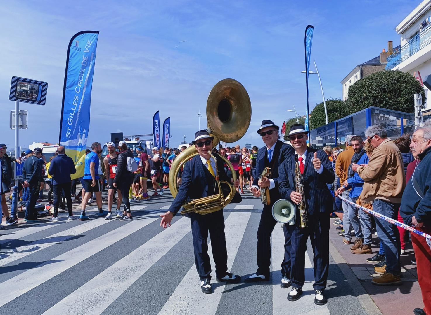Samedi 22 avril 2023, le groupe ONLY NEW JAZZ BAND était en formule Trio dans le cadre de la 1ère édition de l'URBAN TRAIL DES SARDINES à St-Gilles-Croix-de-Vie (85) !