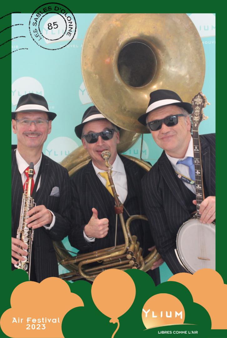 Jeudi 27 avril 2023, le groupe ONLY NEW JAZZ BAND était en formule Trio à YLIUM, la galerie et complexe multi-activités du centre Leclerc des Sables d'Olonne, dans le cadre du &#34;Air Festival&#34; !