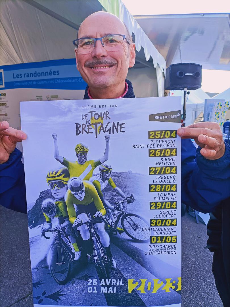 Dimanche 30 avril 2023, le groupe ONLY NEW JAZZ BAND était en formule 4tet au village départ de la 6ème étape &#34;CHÂTEAUBRIANT &#62; PLANCOËT&#34; du Tour de Bretagne !