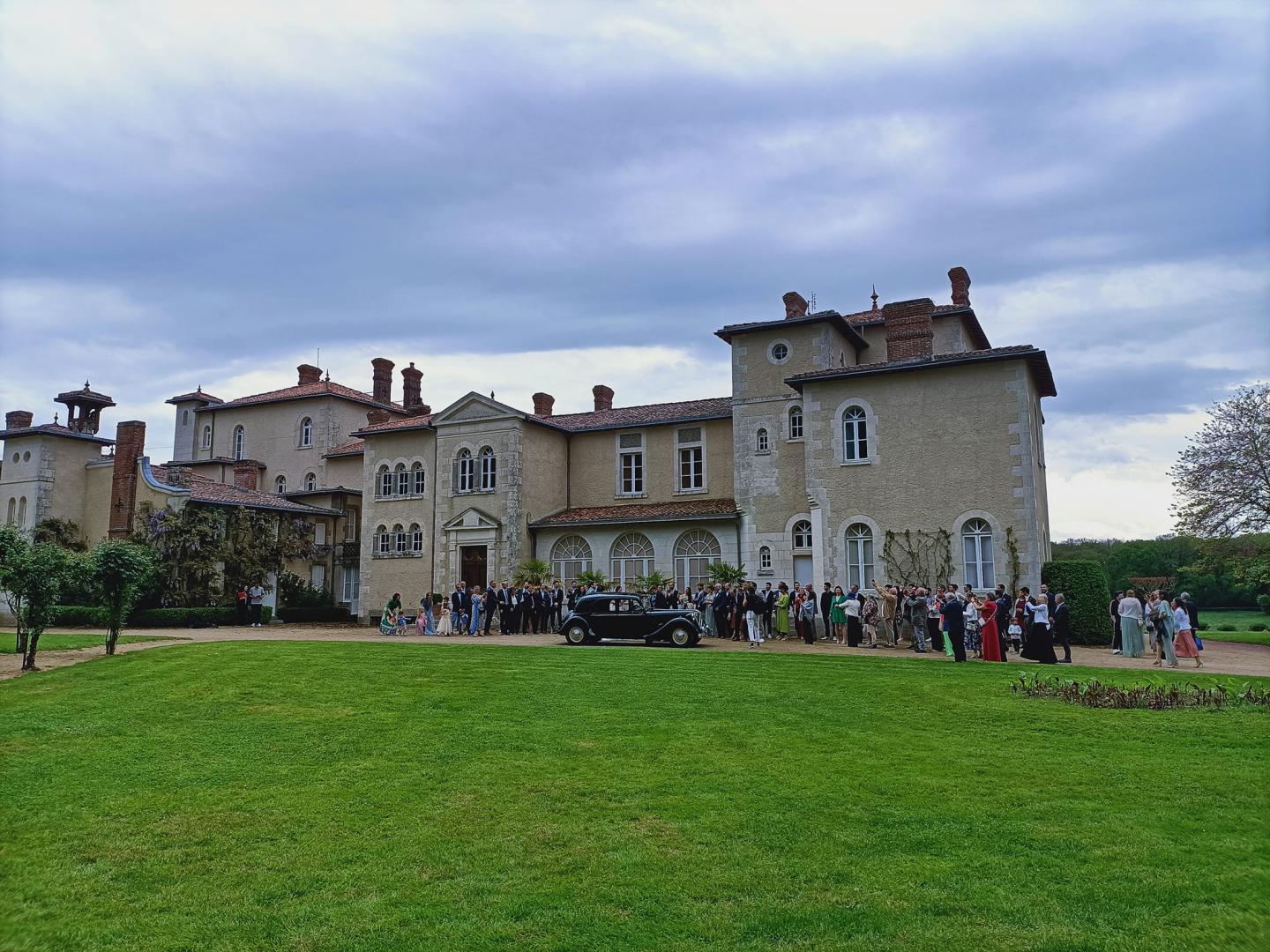 Samedi 06 mai 2023, le groupe SAMOVAR SWING TRIO était au Domaine de la Corbe à Bournezeau (85), pour l'animation du cocktail de mariage de Julie et Paul  !