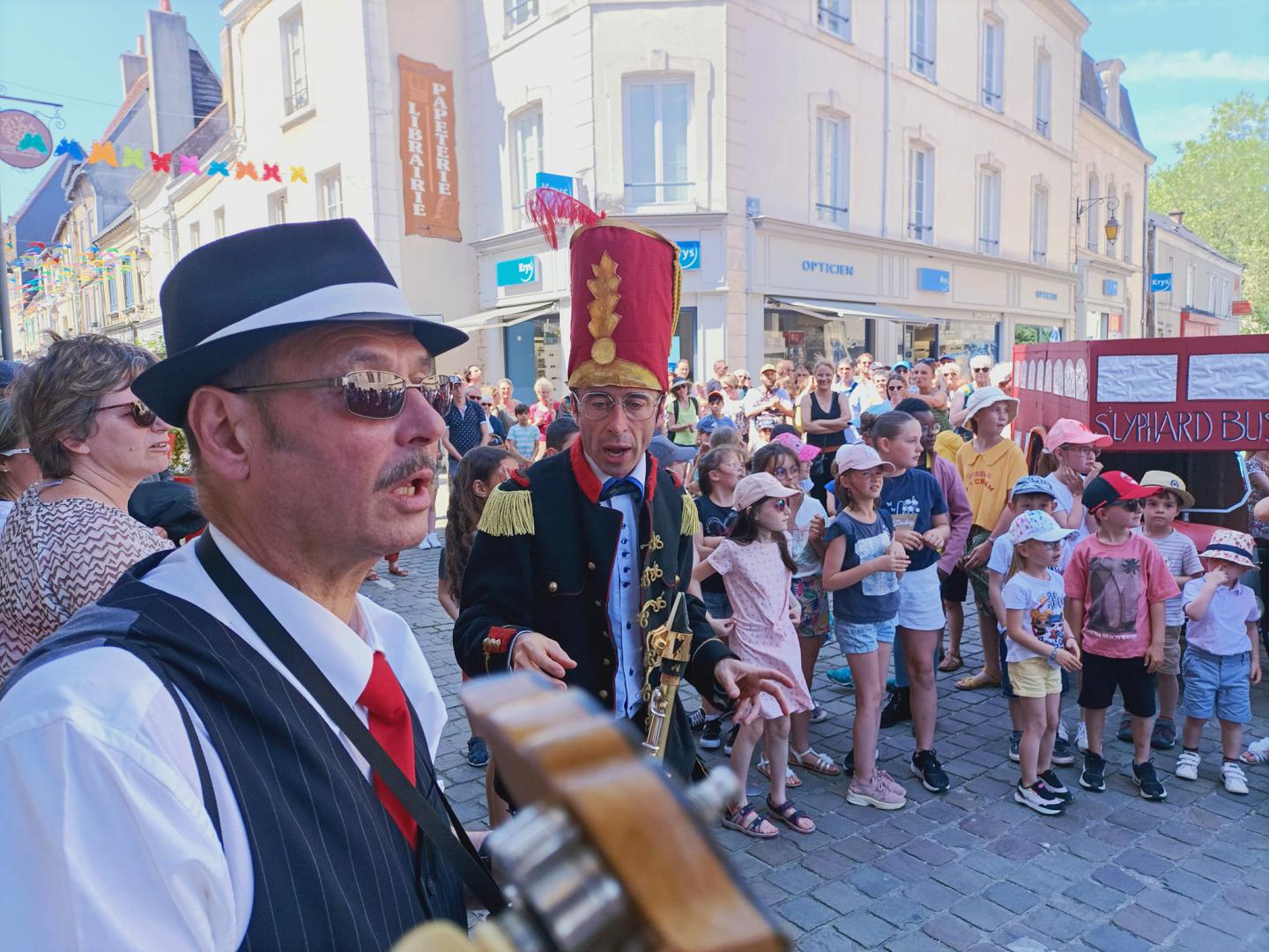 Samedi 27 mai 2023, le groupe ONLY NEW JAZZ BAND était en formule Trio à La Ferté-Bernard (72), dans le cadre du 14ème festival d’Arts de la rue « Les Rendez-vous de Saint-Lyphard »  !