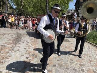 Dimanche 28 mai 2023, 2ème journée du groupe ONLY NEW JAZZ BAND à La Ferté-Bernard (72), dans le cadre du 14ème festival d’Arts de la rue « Les Rendez-vous de Saint-Lyphard »  !