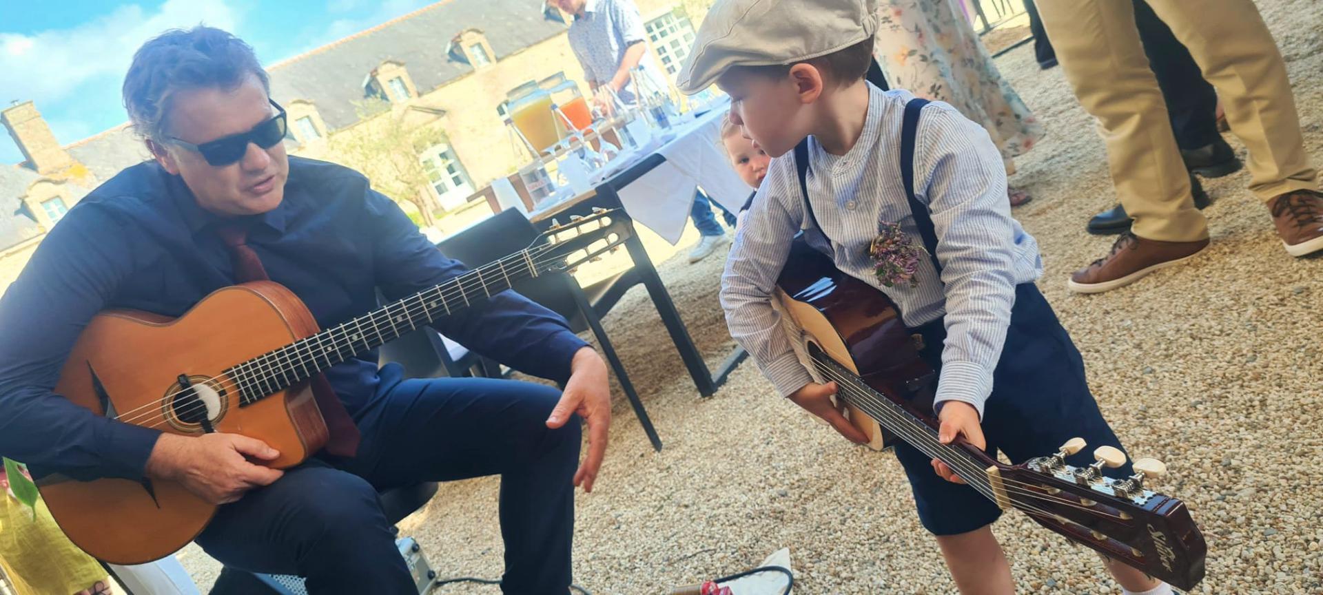 Samedi 03 juin 2023, le groupe SAMOVAR SWING TRIO était au Château du Bois-Guy à Parigné (35), pour l'animation du cocktail de mariage de Julia et Julien  !