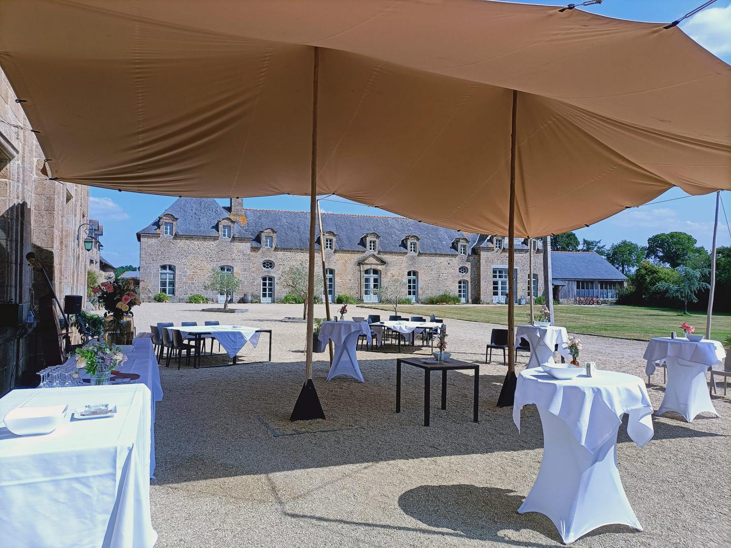 Samedi 03 juin 2023, le groupe SAMOVAR SWING TRIO était au Château du Bois-Guy à Parigné (35), pour l'animation du cocktail de mariage de Julia et Julien  !