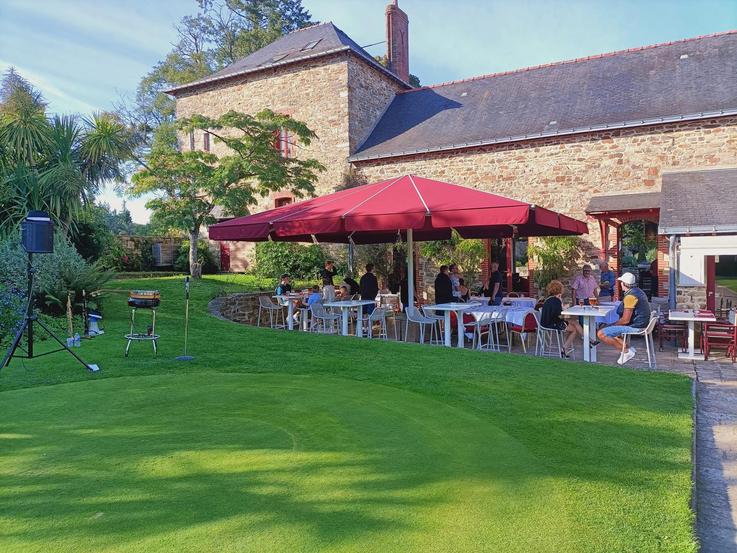 Mardi 08 août 2023, le groupe ONLY NEW JAZZ BAND était en formule Duo au Club House du domaine de la Bretesche à Missillac  !