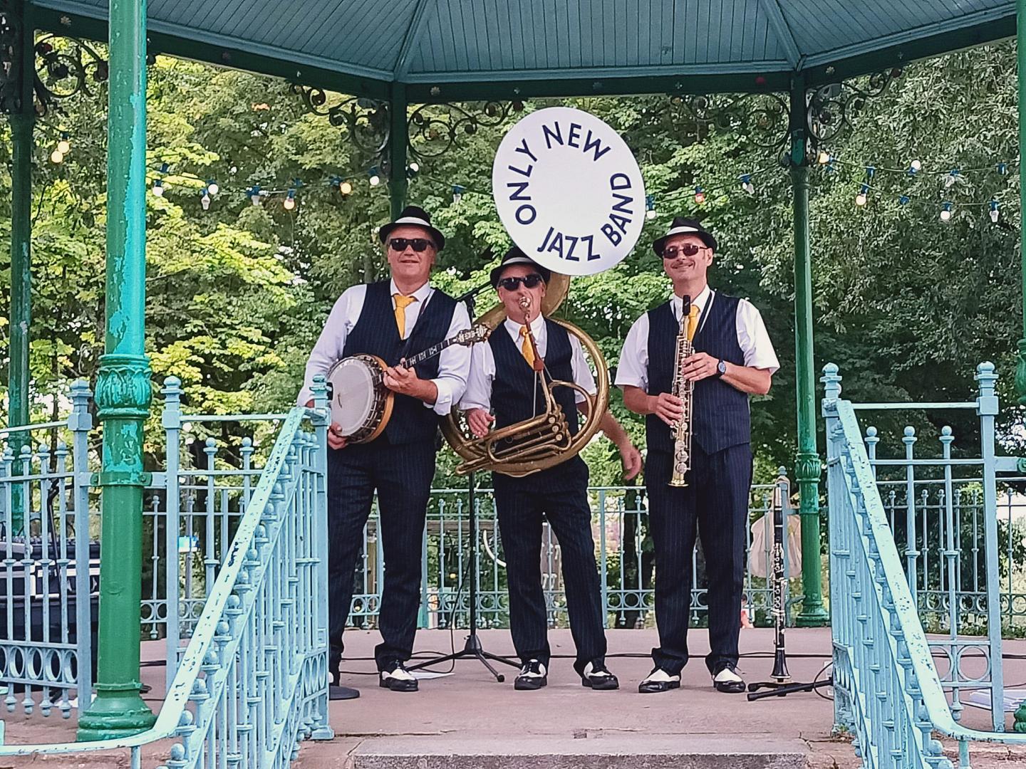 Vendredi 18 août 2023, le groupe ONLY NEW JAZZ BAND était en concert à Châteaubriant (44), au Kiosque de l'Esplanade des Terrasses. Dans le cadre de la 3ème édition des animations estivales de la ville de Châteaubriant !