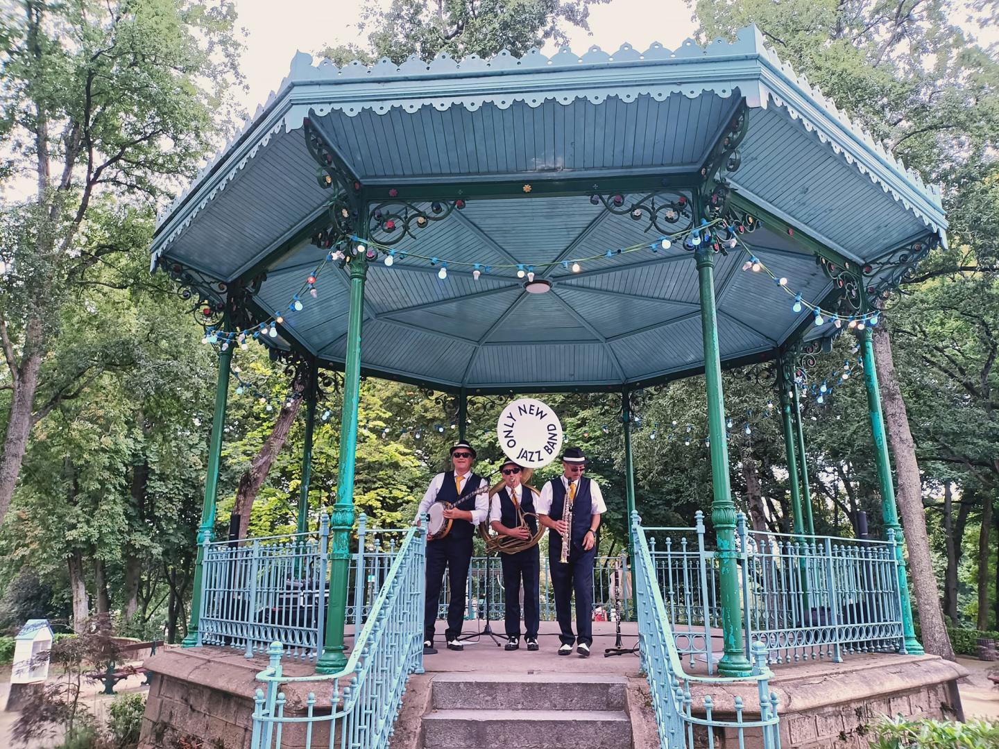 Vendredi 18 août 2023, le groupe ONLY NEW JAZZ BAND était en concert à Châteaubriant (44), au Kiosque de l'Esplanade des Terrasses. Dans le cadre de la 3ème édition des animations estivales de la ville de Châteaubriant !