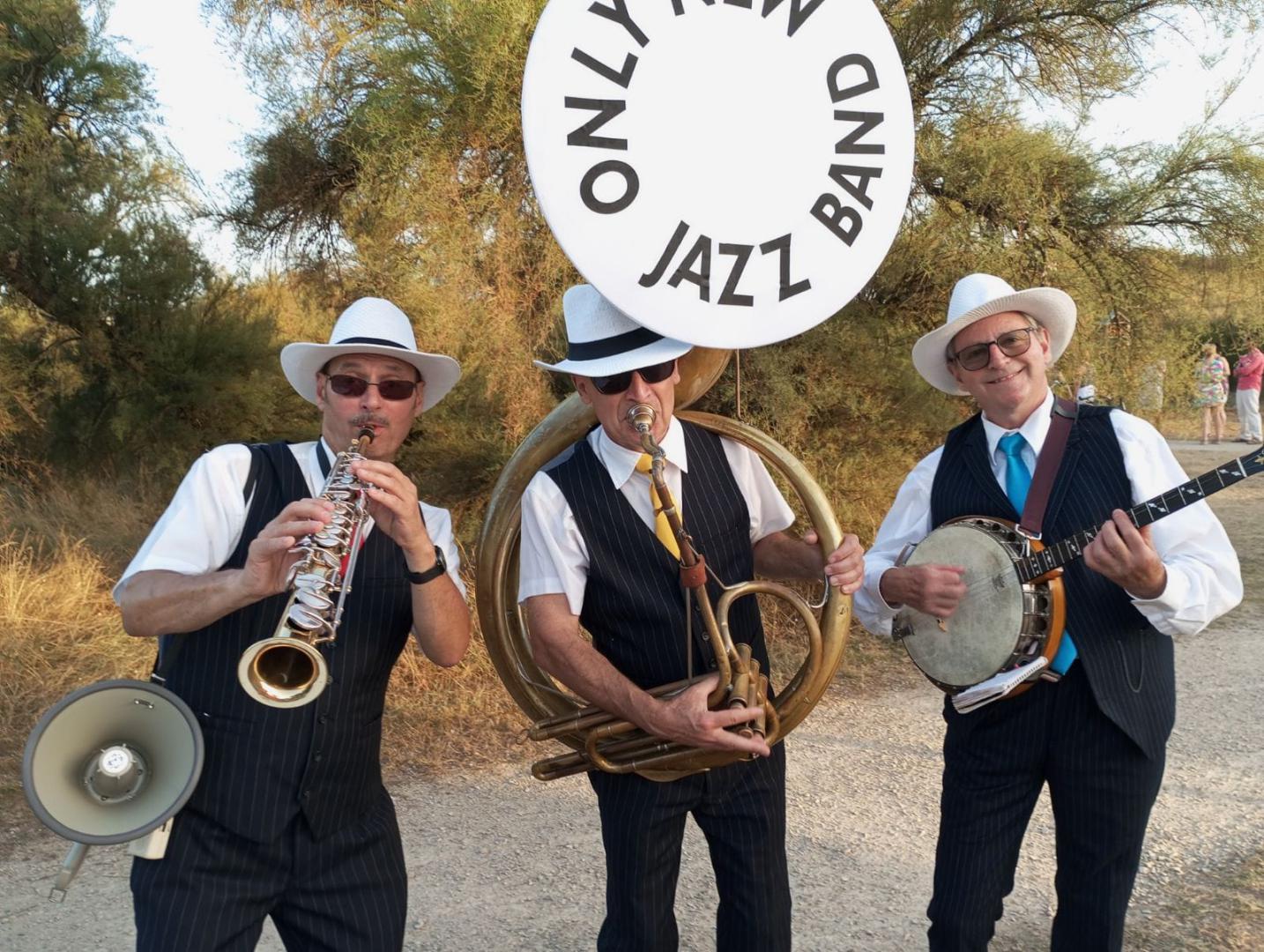 Mardi 22 août 2023, le groupe ONLY NEW JAZZ BAND était en formule Trio à Sainte-Marie-de-Ré (17), dans le cadre de la soirée &#34;Village Étoilé&#34; !
