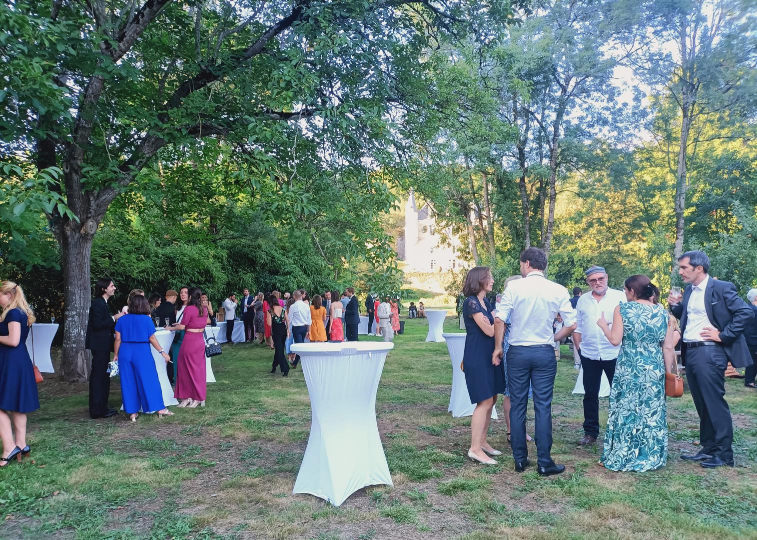 Samedi 02 septembre 2023, le groupe SAMOVAR SWING TRIO était au domaine du Château des Loups à Sciecq (79), pour l’animation du cocktail de mariage de Keo et Paul  !