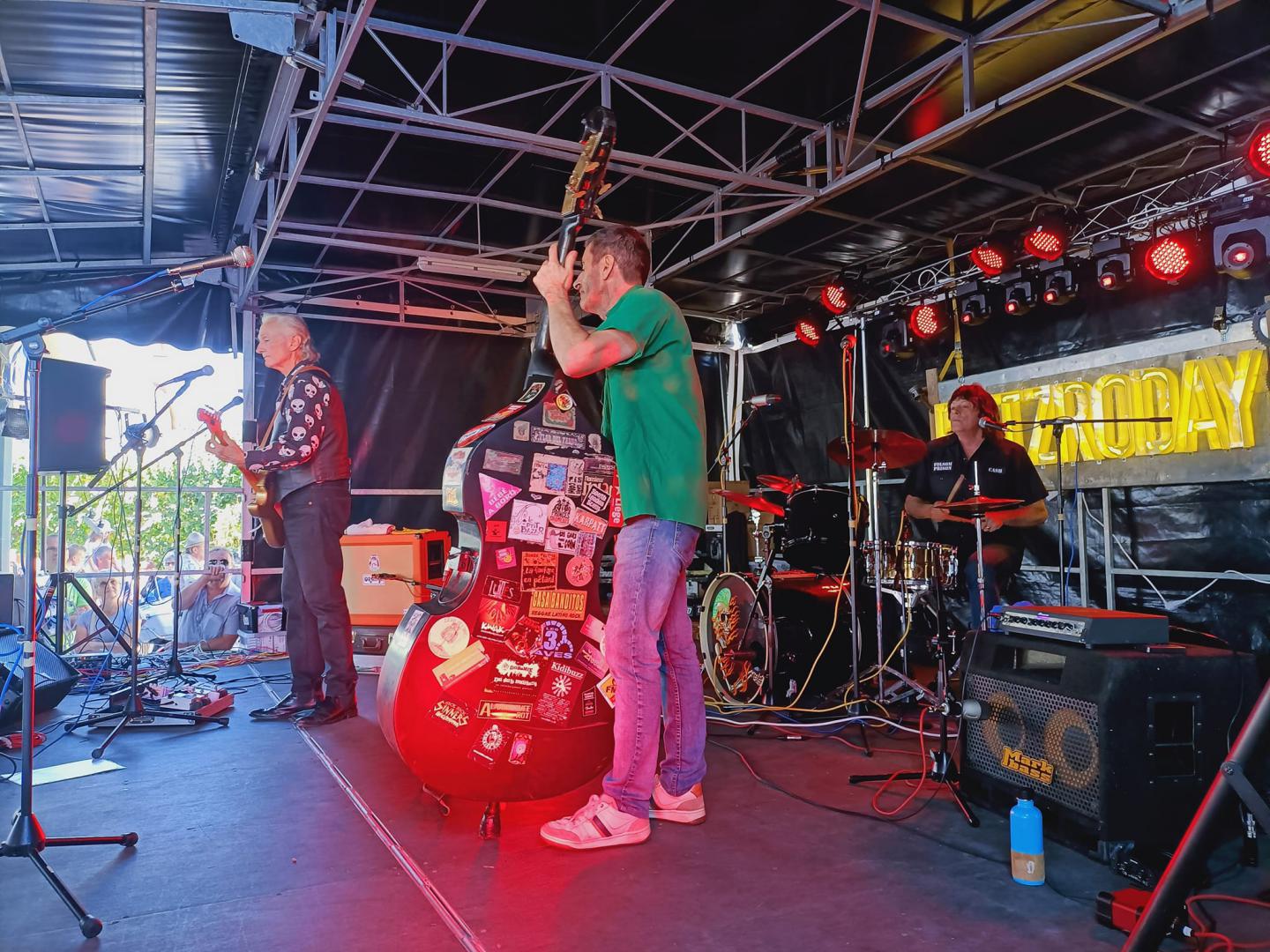 Dimanche 24 septembre 2023, le groupe ONLY NEW JAZZ BAND était en formule 4tet à La Bernerie-en-Retz (44), dans le cadre du festival RETZRODAY 2023 (10ème édition) ! Également au programme de cette édition : Te Becker Trio, Jerry Lease, Tony Marlow Trio, The Redcatz, DJ Barbier de sa Ville.