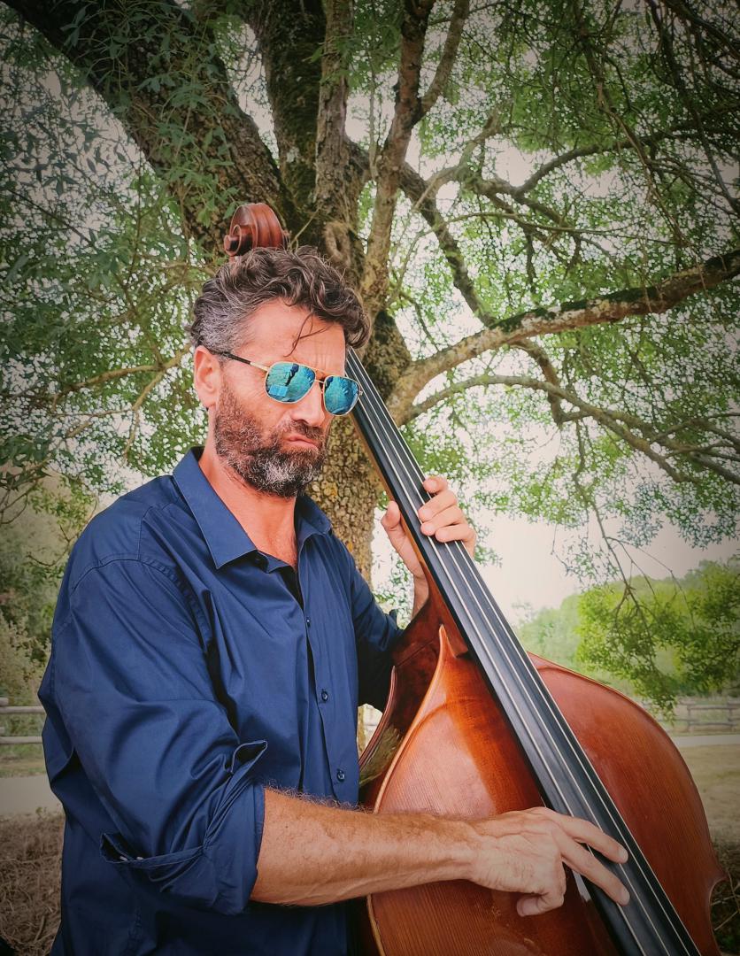 Dimanche 17 septembre 2023, le groupe SAMOVAR SWING TRIO était en concert au Logis de la Chabotterie à Saint-Sulpice-le-Verdon (85), dans le cadre des Journées Européennes du Patrimoine et du 27ème Concours d’Artistes Peintres !