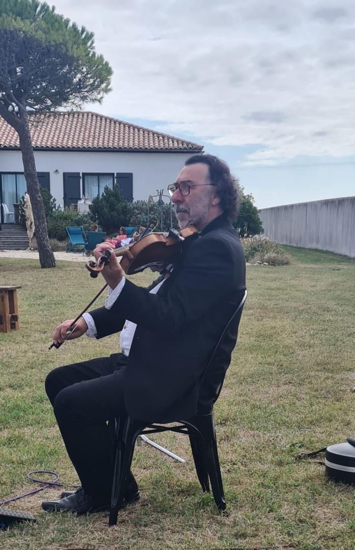 Samedi 23 septembre 2023, le groupe BARAKA SWING TRIO était à la VILLA 180° MER, L’Houmeau (17), pour l’animation de la cérémonie et du cocktail d'un mariage  !
