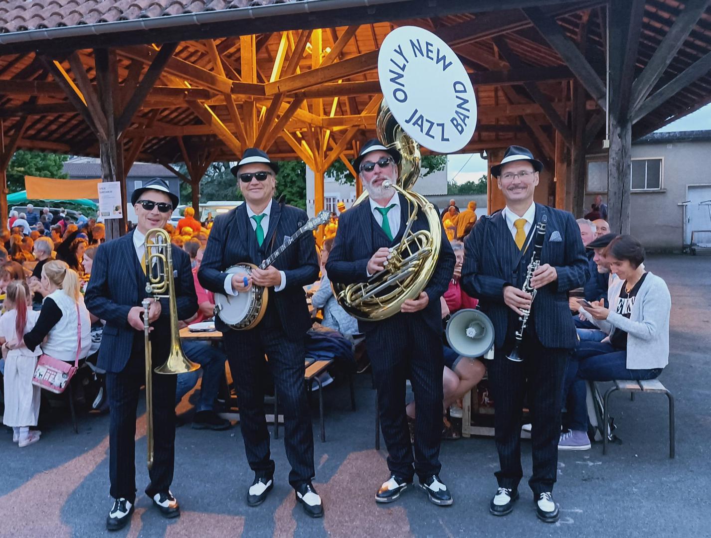 Vendredi 04 août 2023, le groupe ONLY NEW JAZZ BAND était en formule 4tet à Argentonnay (79), pour l’animation d’un marché de Producteurs